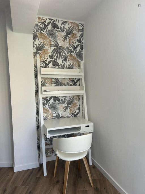 Spacious double bedroom in modern apartment in central Castellón