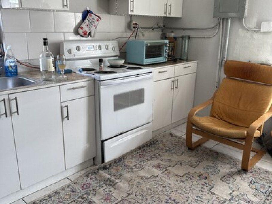 Cozy/Artsy Priv Room 1 M from beach
