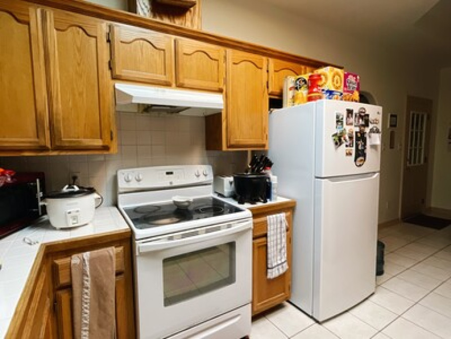 Cozy Queen Bed, Amenities + Parking