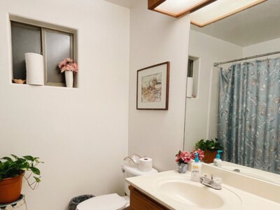 Cozy Queen Bed, Amenities + Parking
