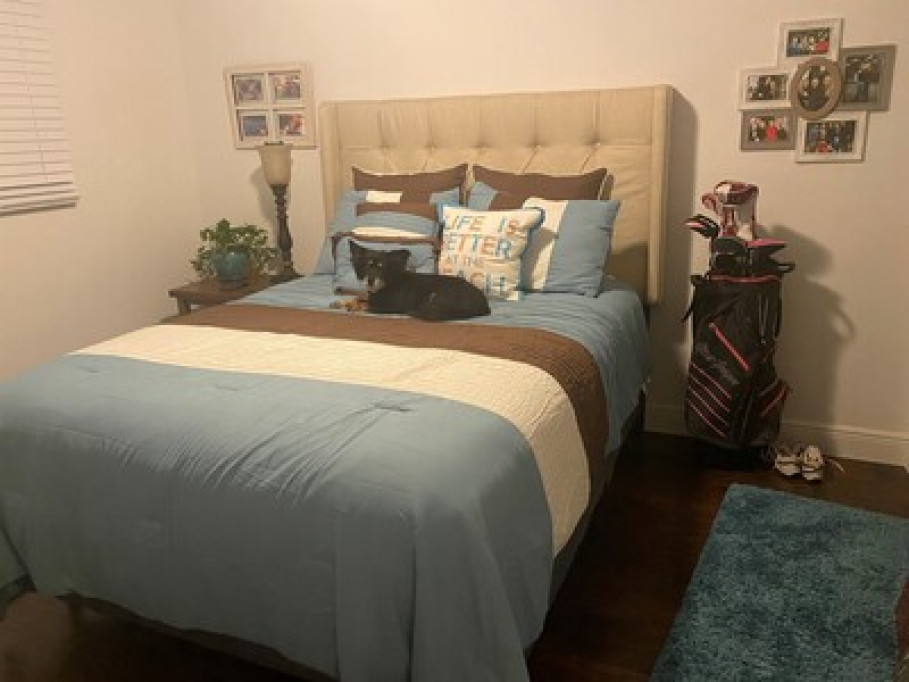 Condo walking distance from Beach