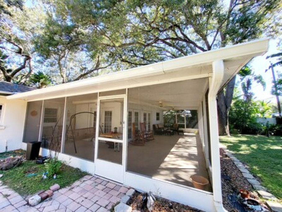 Close to the beach & downtown