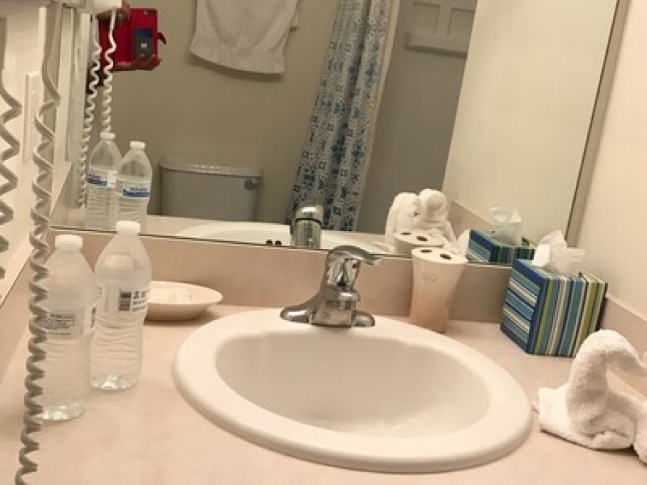  2 PRIVATE BED ROOMS NEAR THE PARKS