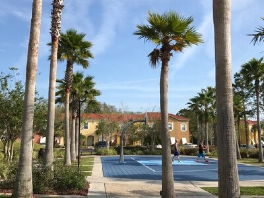  2 PRIVATE BED ROOMS NEAR THE PARKS