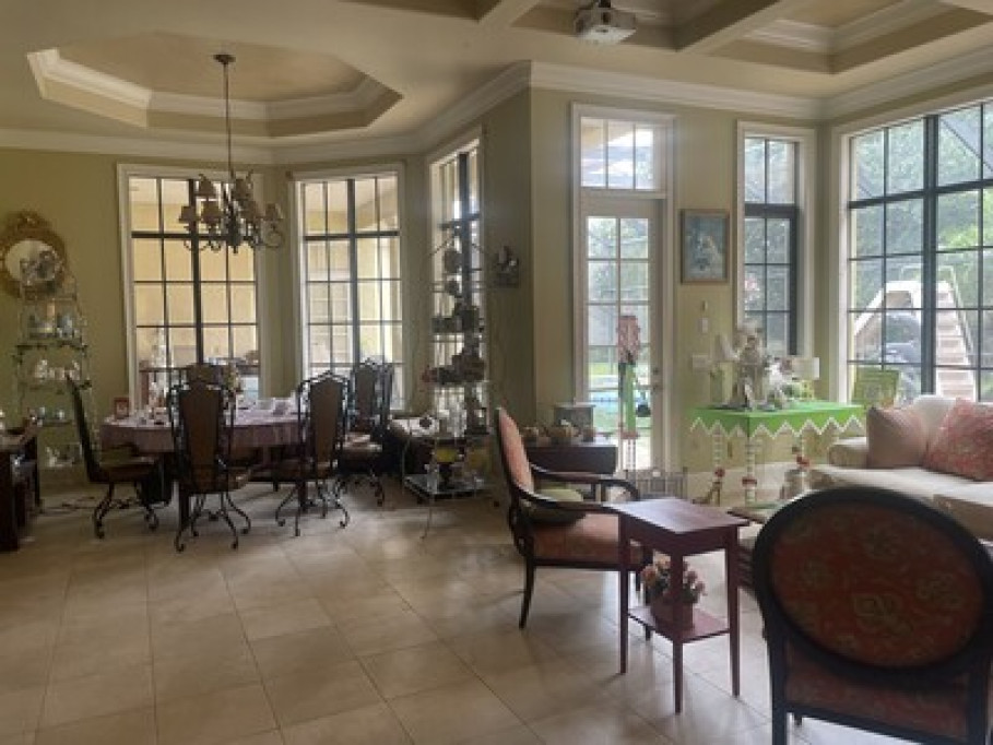 Beautiful Estate home section in Ce