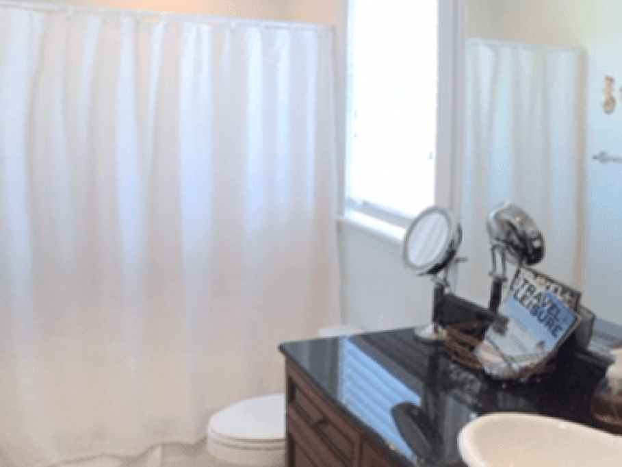 Private room and bath Walk to Beach