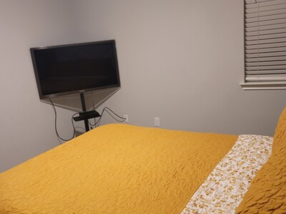 Private Room and bath in clean home