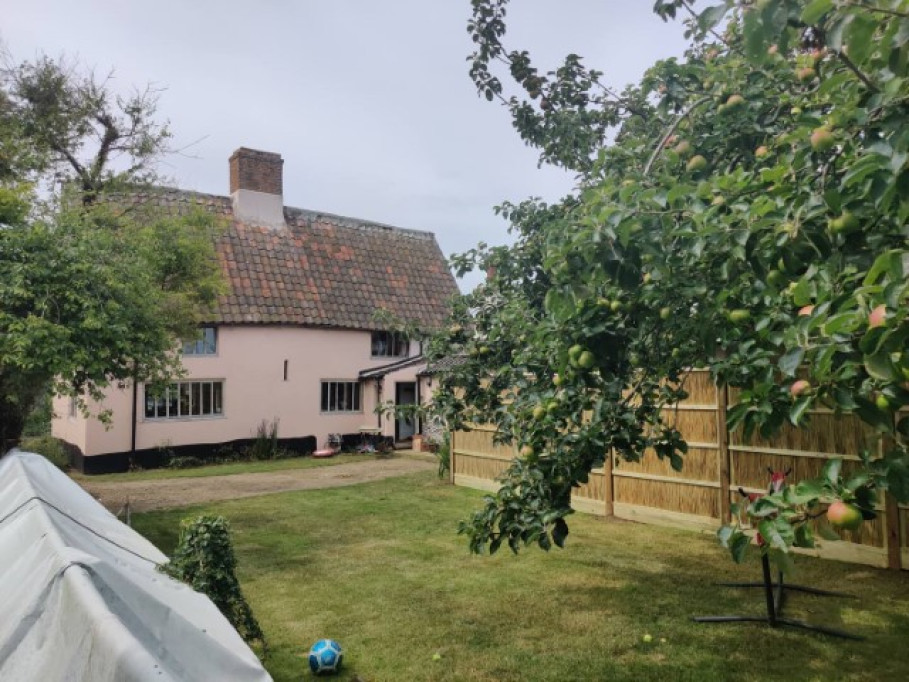 Beautiful cottage 10 minutes from the Beach