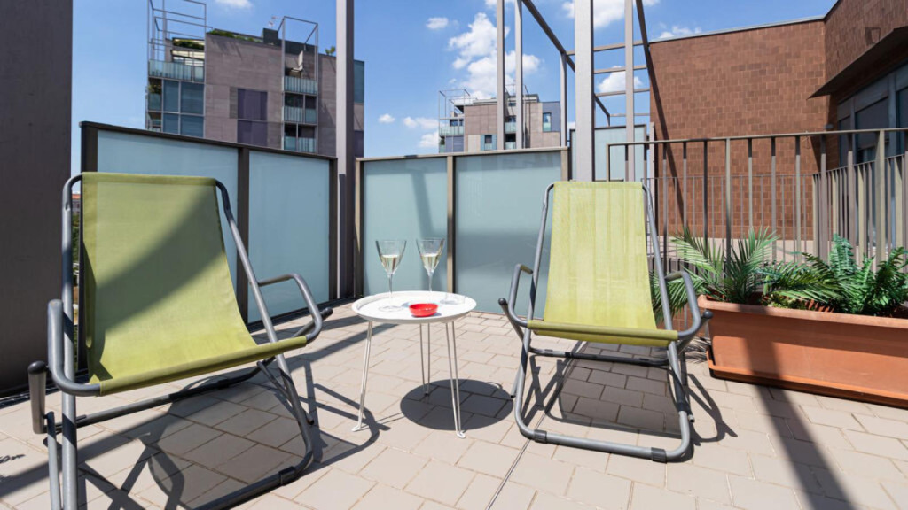 Bright 2 bedroom apartment in Portello