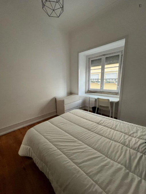 Nice bedroom close to transport and services - Lisbonne - chambre - ImmoJeune