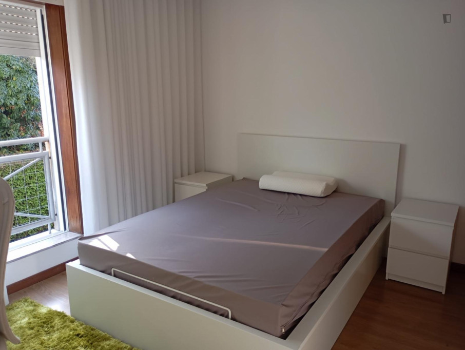 Great bedroom in a 3-bedroom flat - Porto - chambre - ImmoJeune