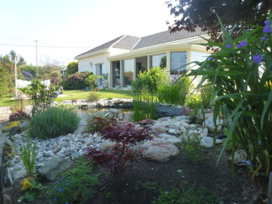 Quiet House 2 km From the sea