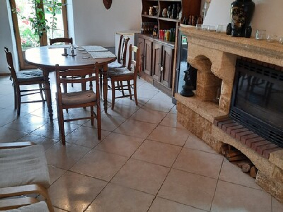 Quiet Spacious Country House 