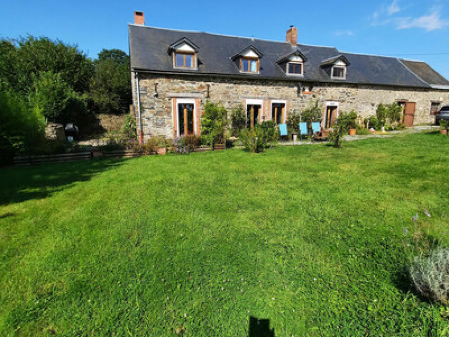 Quiet Spacious Country House 