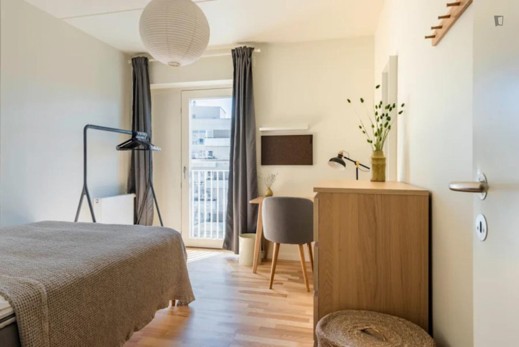 Bright single bedroom in shared flat in Holmene