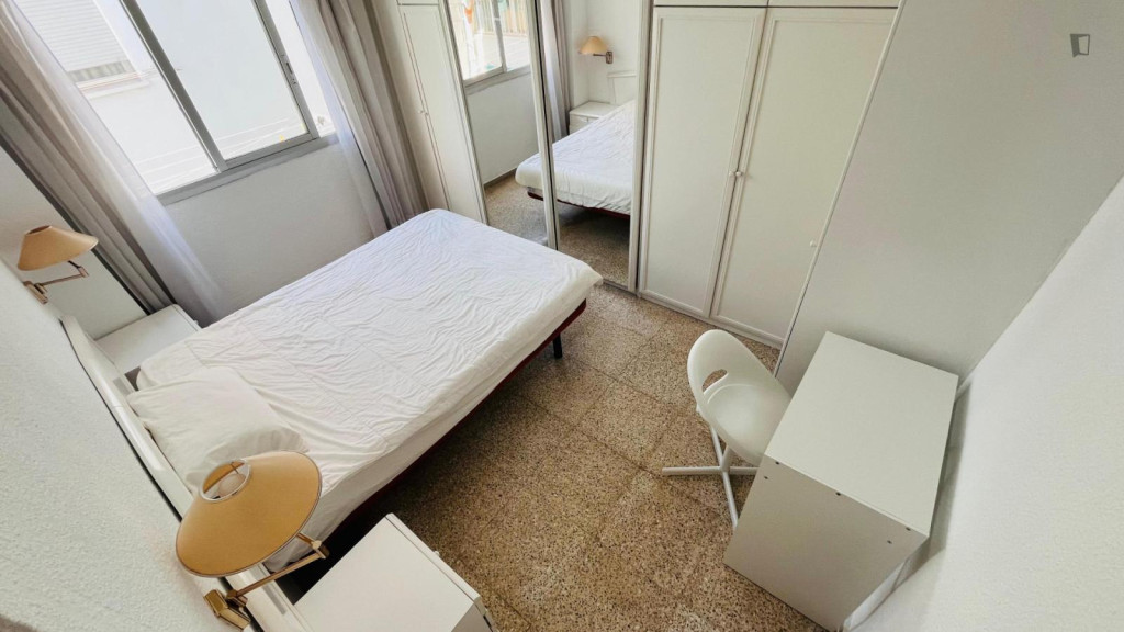 Appealing double bedroom in central Alicante - Alicante - chambre - ImmoJeune
