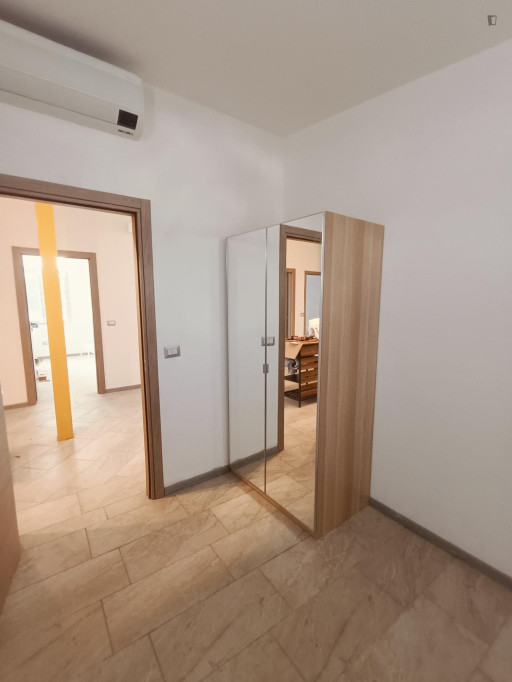 Single bedroom in 4-bedroom apartment