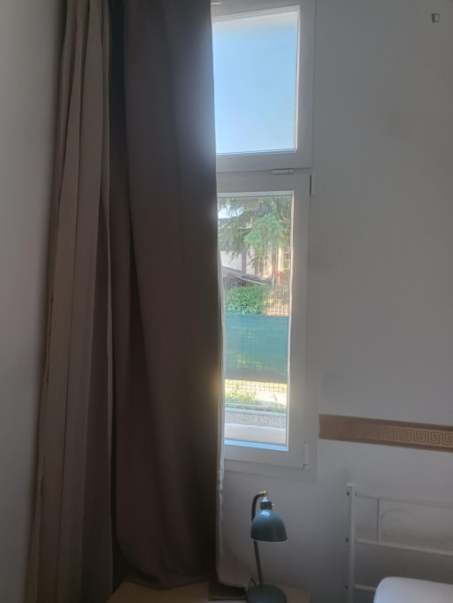Cozy single bedroom in recently renovated apartment well connected to the city center