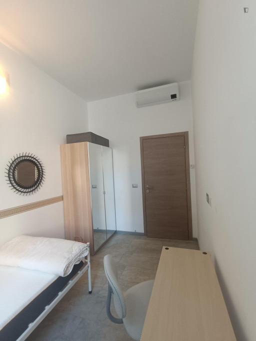 Cozy single bedroom in recently renovated apartment well connected to the city center