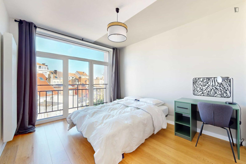 Neat double bedroom in Schaerbeek