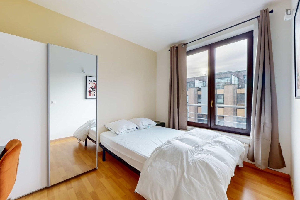 Neat double bedroom near Belgica metro station