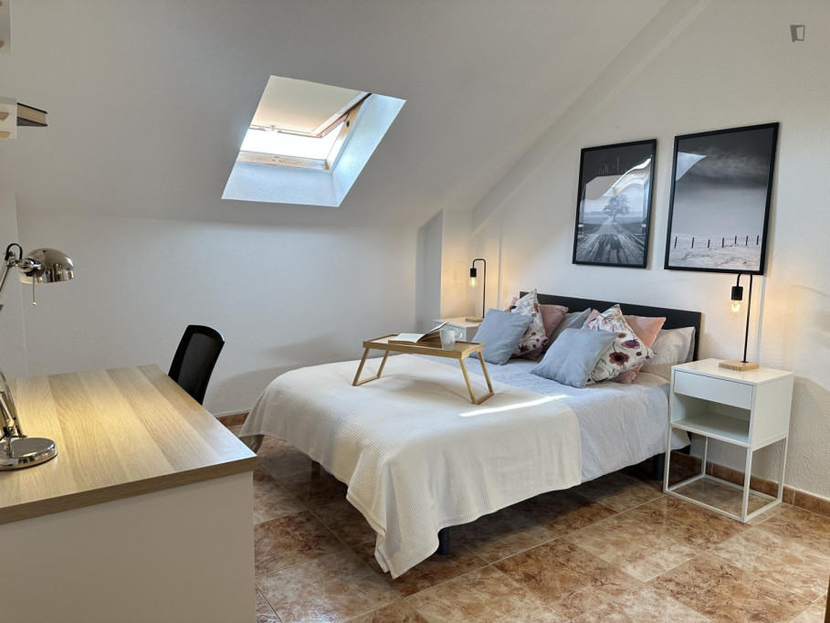 Bright double bedroom in Villaviciosa de Odón - Madrid - chambre - ImmoJeune