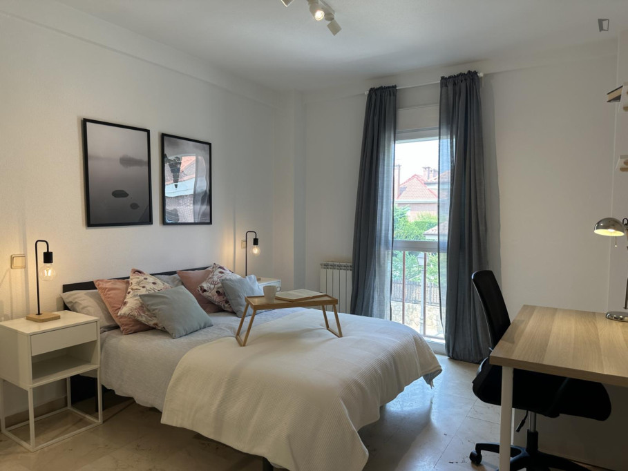 Lovely double bedroom in Villaviciosa de Odón - Madrid - chambre - ImmoJeune