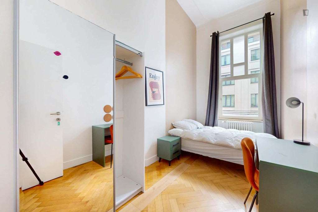 Welcoming double bedroom in Matonge - Bruxelles - chambre - ImmoJeune