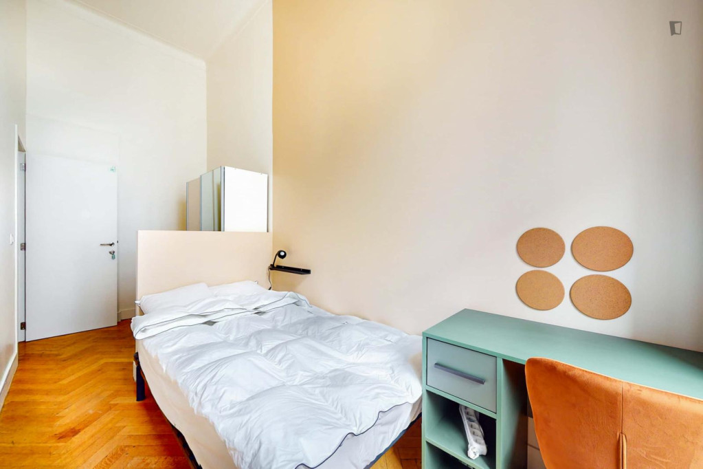 Alluring double bedroom in Matonge - Bruxelles - chambre - ImmoJeune