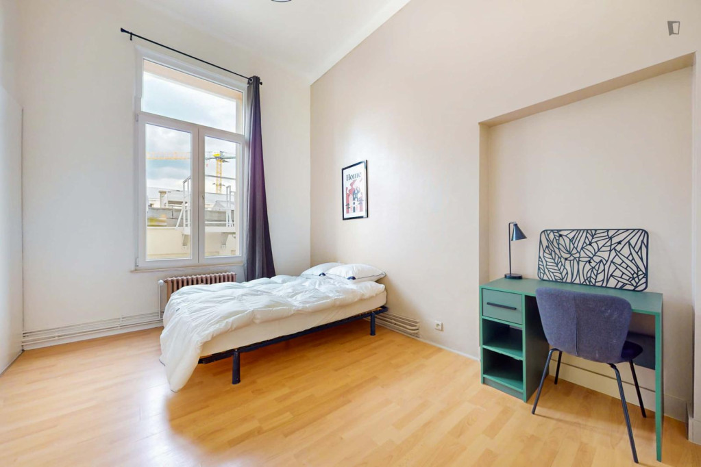 Modern double bedroom in Matonge