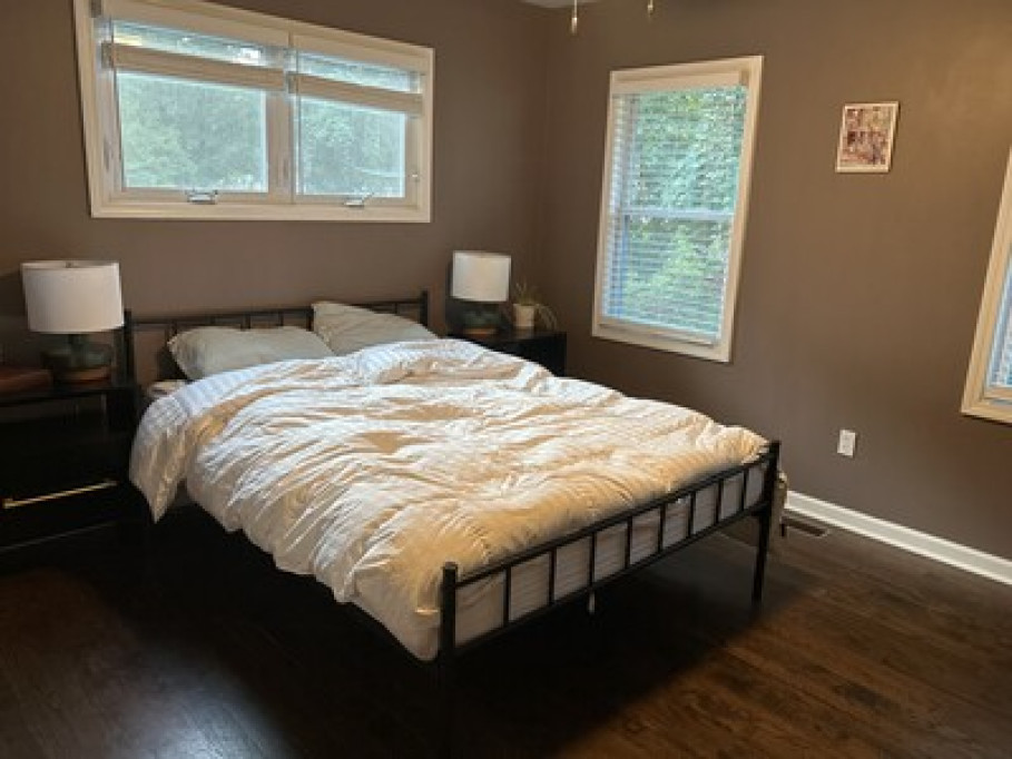 Room on quiet street near downtown 