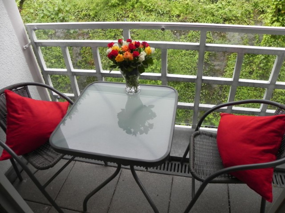 Fully furnished studio apartment, balcony, car parking, central located, clinic-center (EK/OSK) by foot