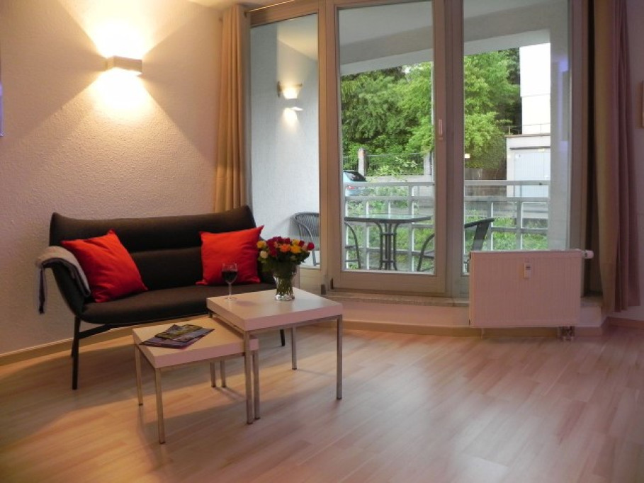 Fully furnished studio apartment, balcony, car parking, central located, clinic-center (EK/OSK) by foot