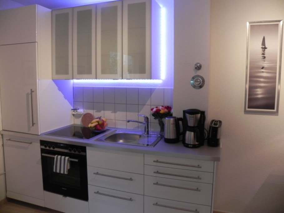 Fully furnished studio apartment, balcony, car parking, central located, clinic-center (EK/OSK) by foot