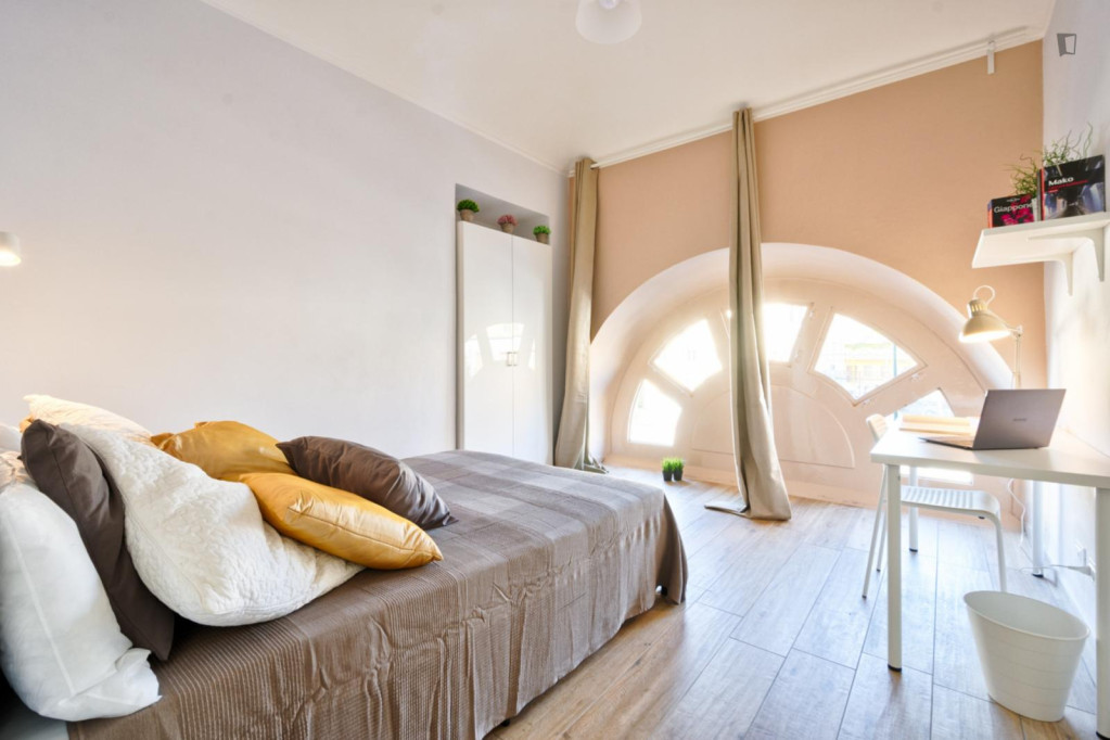 Double bedroom in 6-bedroom apartment - Turin - chambre - ImmoJeune