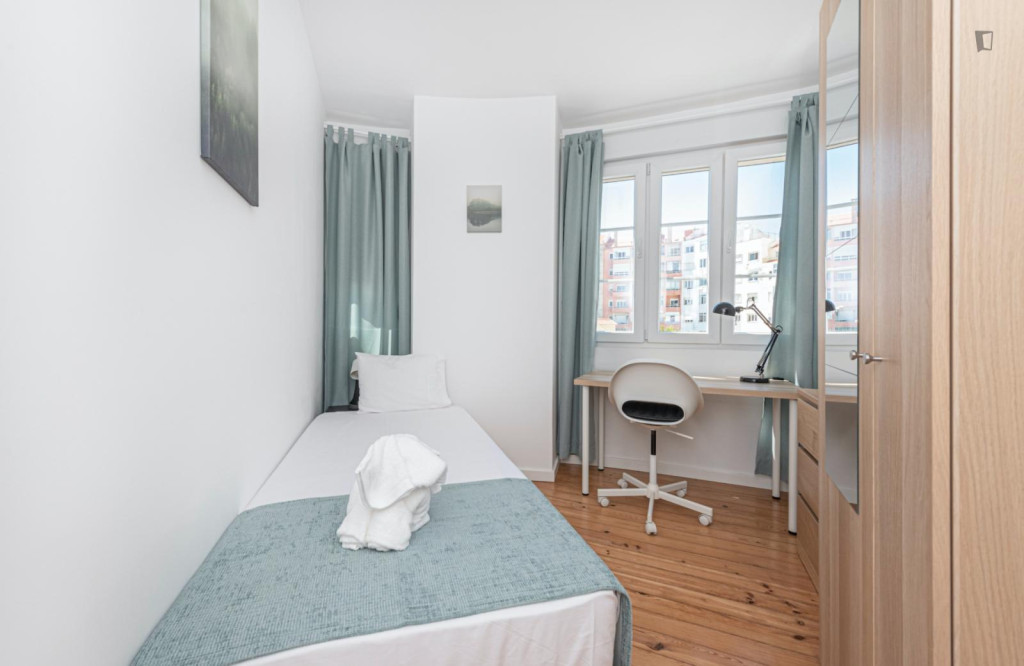 Neat single bedroom in Alcântara - Lisbonne - chambre - ImmoJeune