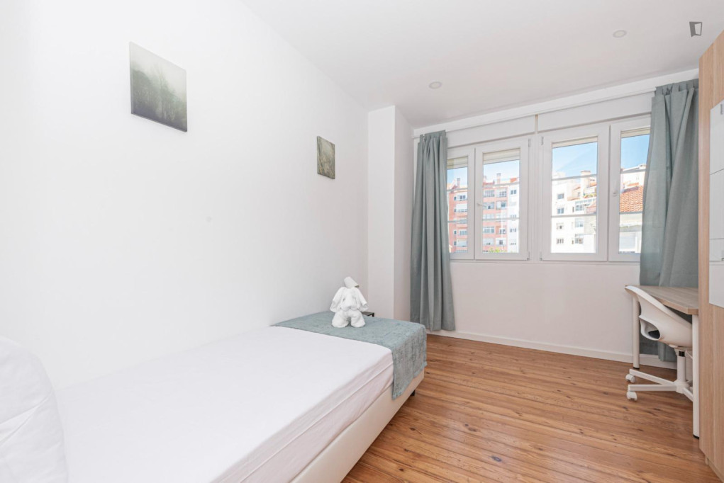 Alluring single bedroom in Alcântara - Lisbonne - chambre - ImmoJeune