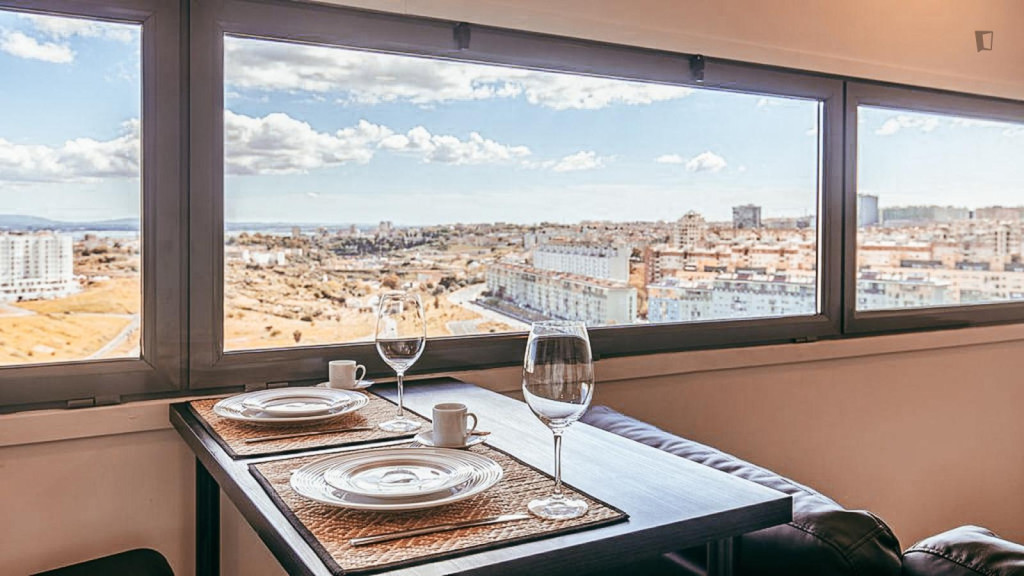 Elegant apartment overlooking the river - Lisbonne - chambre - ImmoJeune