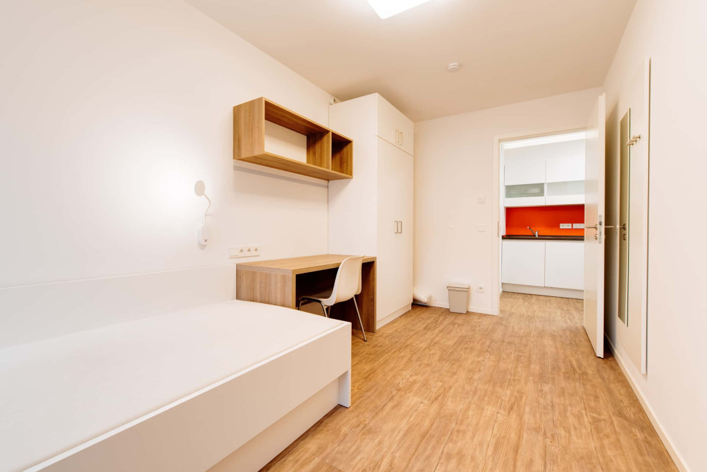 Private room in shared apartment for 5 students