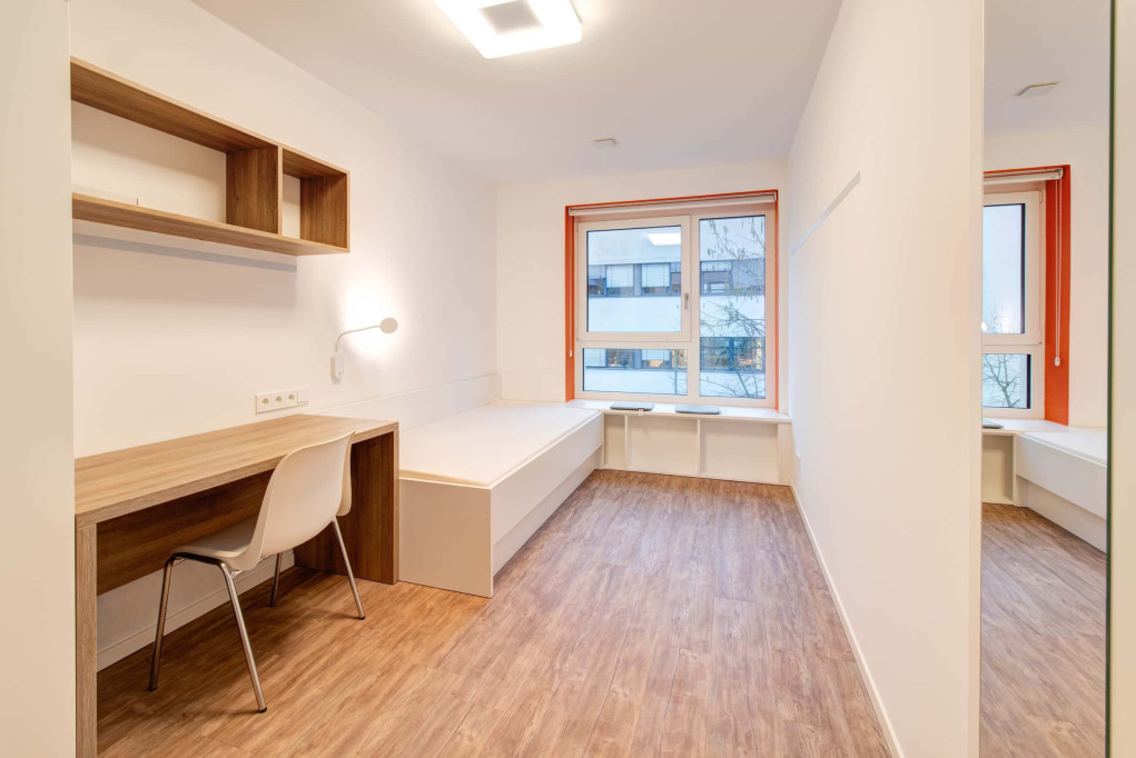Private room in shared apartment for 5 students