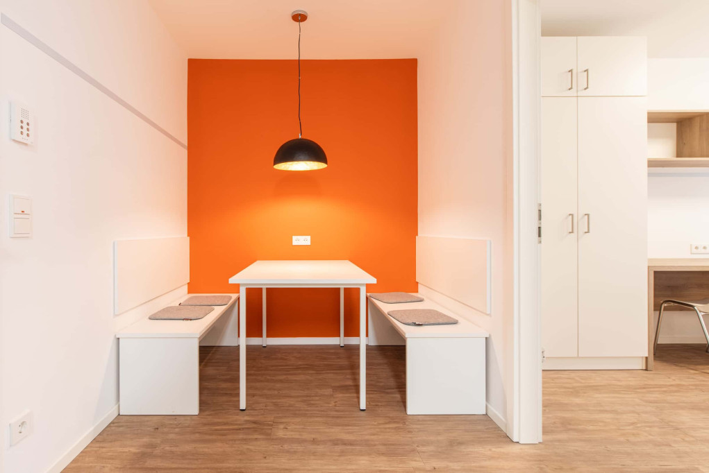 Private room in shared apartment for 5 students