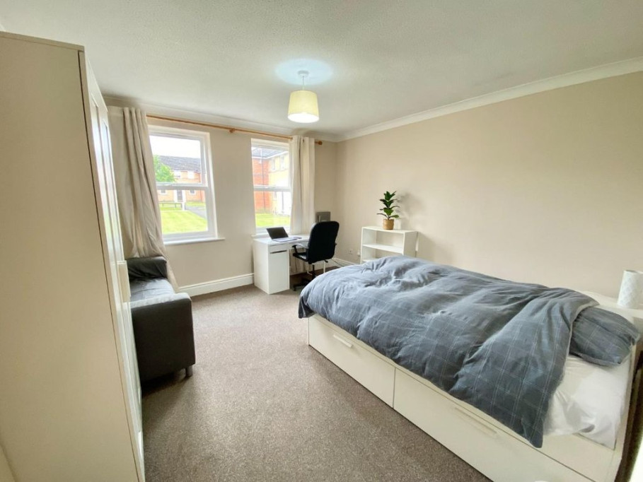 2 bed flat to rent