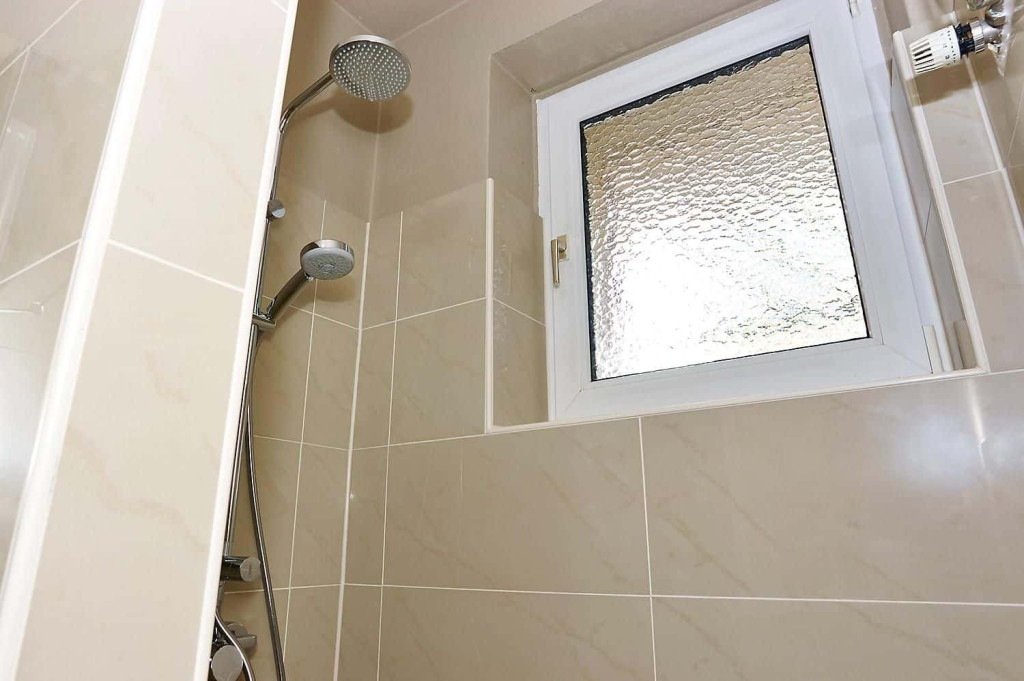 A homey and quiet 2 rooms flat