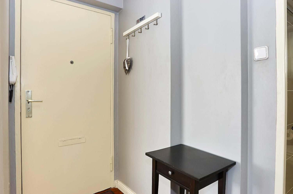 A homey and quiet 2 rooms flat