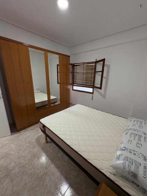 Neat double bedroom in Castellón de la Plana - Castello de la Plana - chambre - ImmoJeune