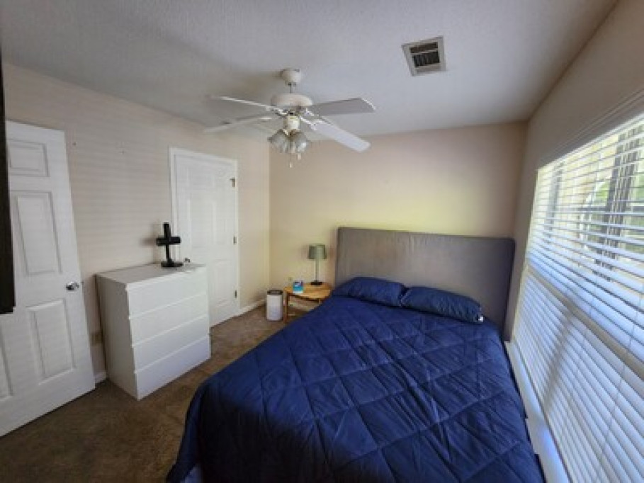 Charming Atl Bedroom in Townhouse