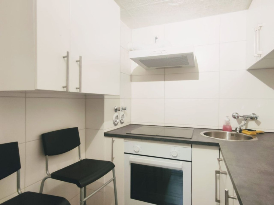 Room in 5-room flasthare