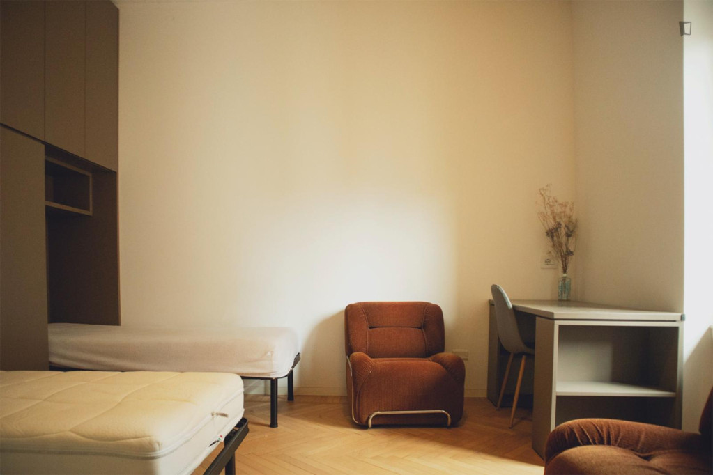 Multiple beds bedroom in 3-bedroom apartment