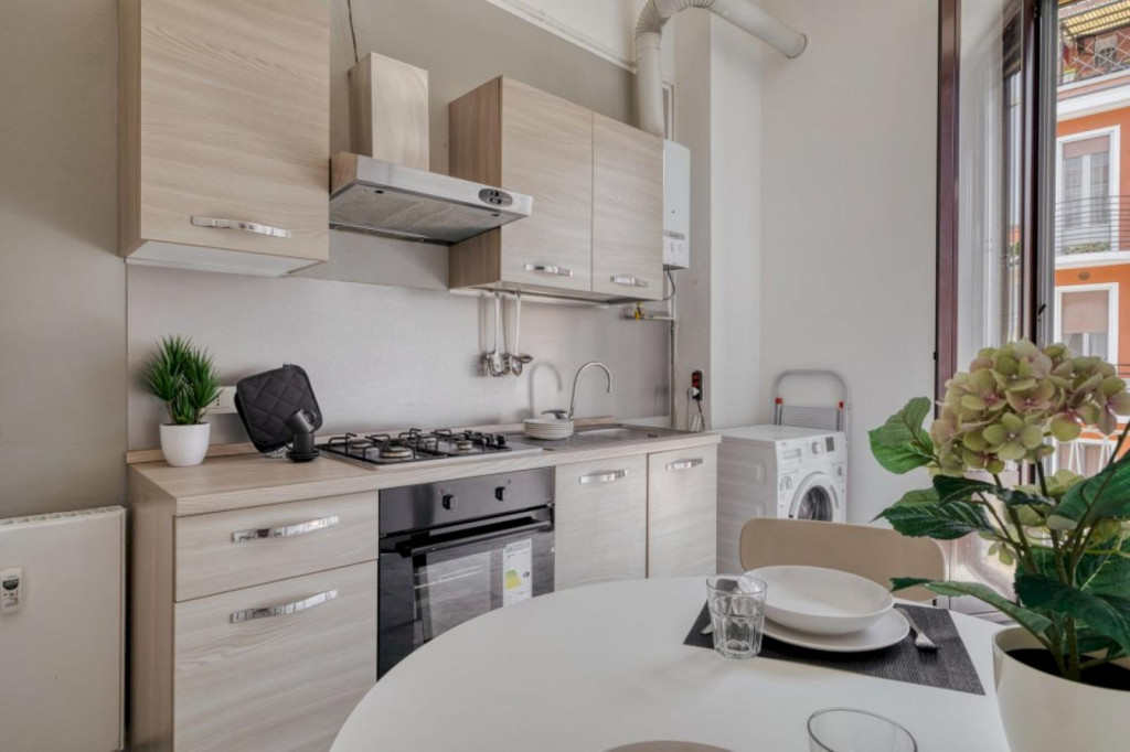 Neat double bedroom near Bocconi University