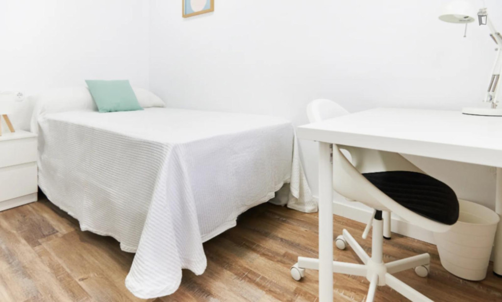 Neat single bedroom near the Gran Plaza metro - Séville - chambre - ImmoJeune